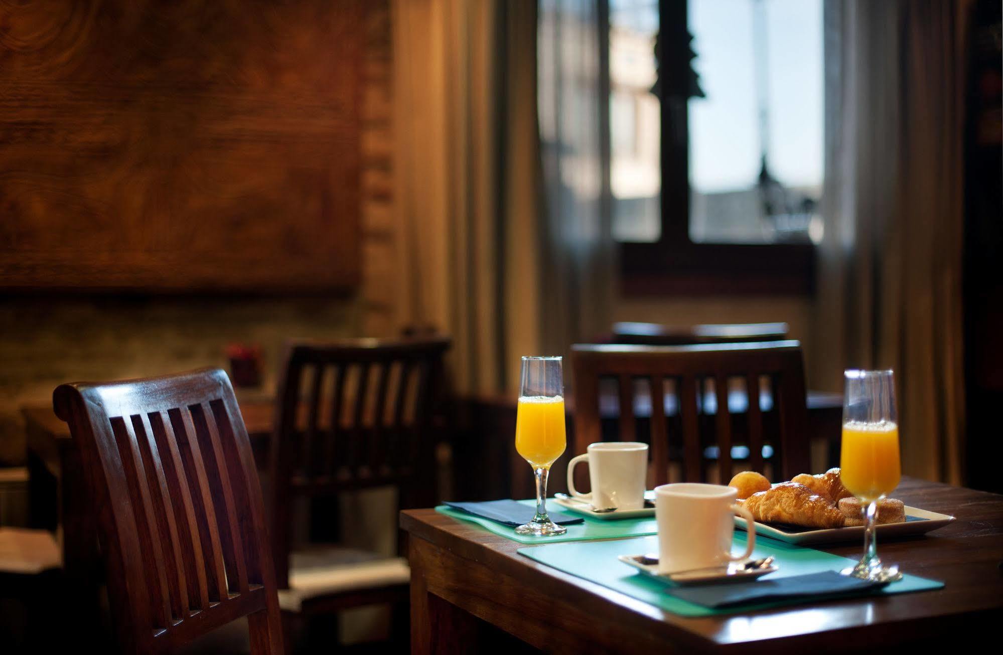 Abad Toledo Hotel Екстериор снимка